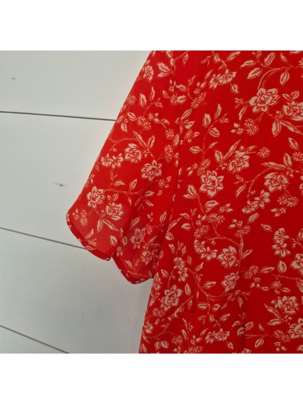 Vince Camuto Women's Red Floral Romper Size 14 Short Sleeve V-Neck Back Zip - Picture 4 of 11